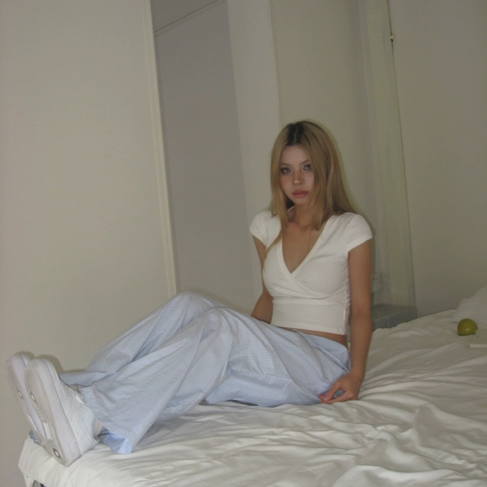 Cute top - Picture 2 of 2